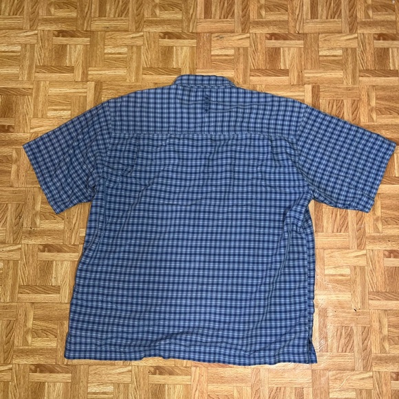 Large The North Face short sleeve button up - Picture 3 of 3